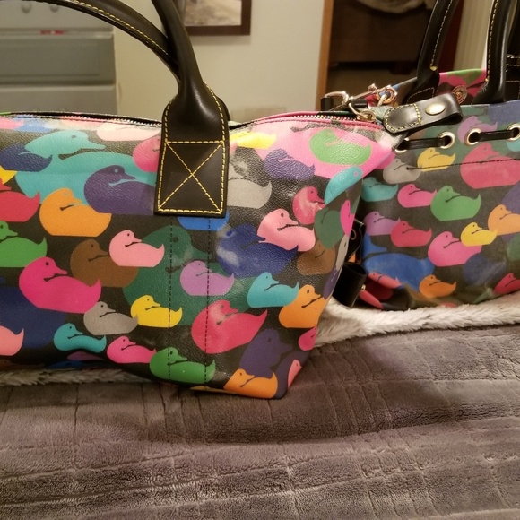 Pair of Dooney&Bourke wonderducks (plus wallet) - Picture 2 of 7